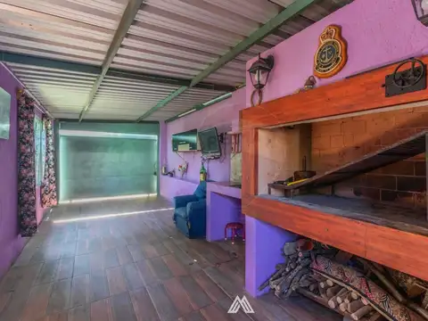 Casa 6 ambientes con 2 baños