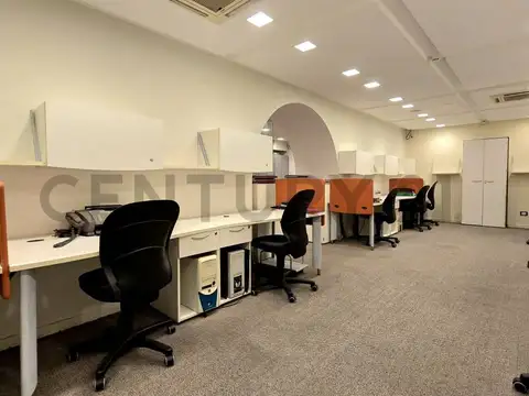 Avenida Alicia Moreau De Justo 700, Piso 0