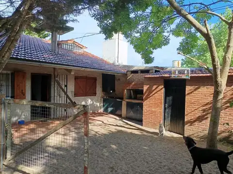 Casa en venta - 9 Dormitorios 8 Baños - Cocheras - 400Mts2 - Las Toninas