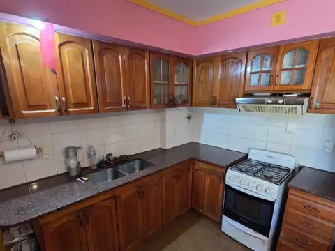 Impecable dpto semipiso 3 amb con balcon, cochera y baulera. Excelente ubicacion: Sixto Fernandez 13