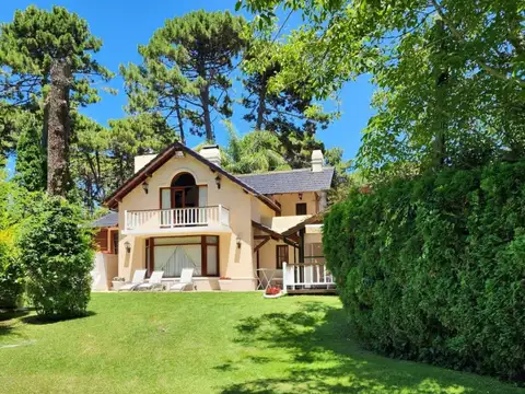 Casa - Venta - Argentina, Pinamar - De La Retama  700