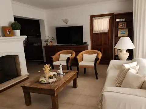 Casa - Venta - Argentina, Pinamar - De La Retama  700