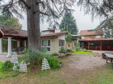 Casa · En Venta · 4 Ambientes · Pileta · Quincho · Villa Udaondo
