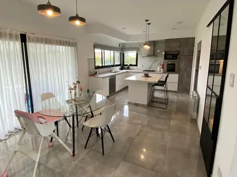 Casa En Venta De 5 Ambientes En Club De Campo Horizontes Al Sur