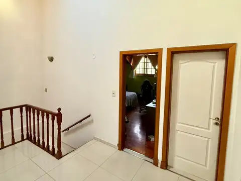 Chalet 4 ambientes en venta en excelente estado