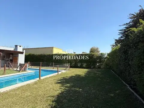 Casa en Alquiler con 3 cocheras