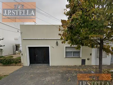Casa 4 ambientes c/ cochera y pileta - 160 m² Edif en lote de 389 m² - Caseros