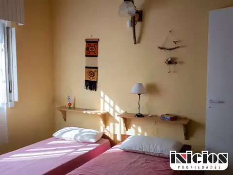 Casa 7 ambientes con 2 baños