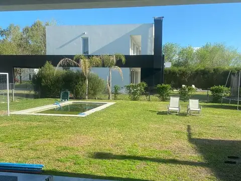 Casa en Alquiler en City Bell [Cod: 2852-118]