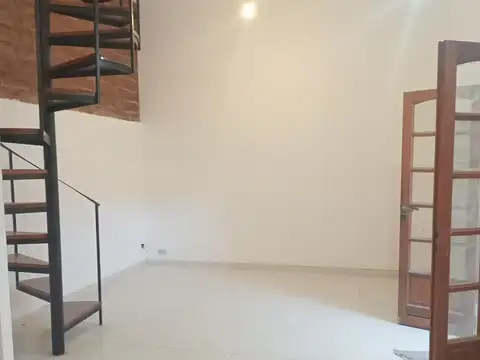 Depto Tipo Casa en Alquiler 40 años