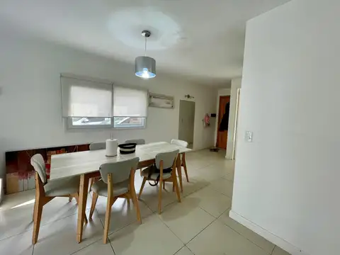 Casa en Alquiler con 1 cochera