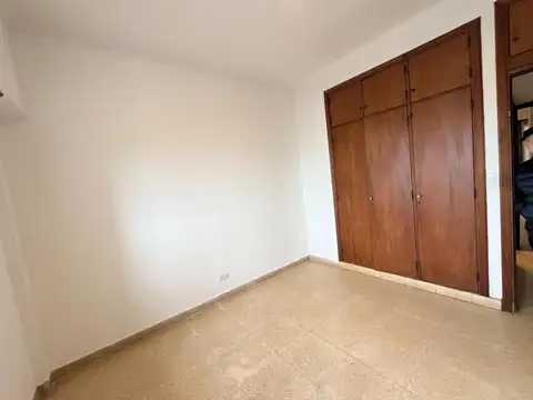 Casa en Alquiler con 1 cochera