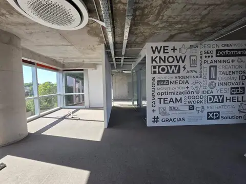 Oficina 6 ambientes con 2 baños