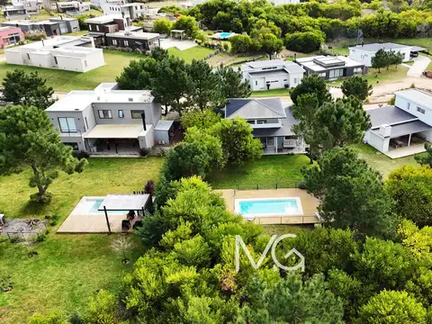 Casa 6 ambientes con 3 baños