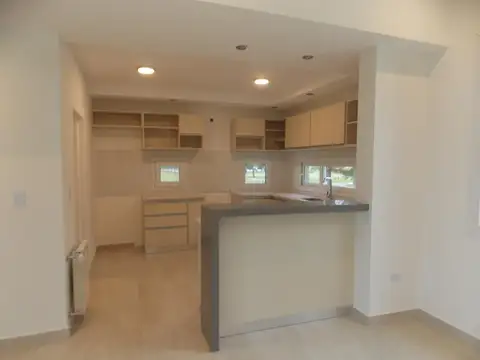 Casa en Alquiler con 7 cocheras
