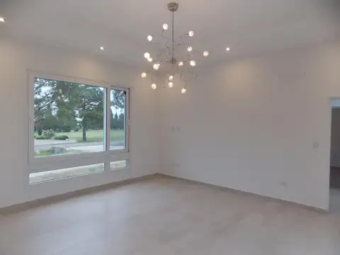 Casa en Alquiler en El Mirador Club de Campo, USD 1.400