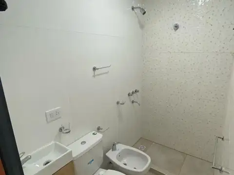 Casa 2 ambientes con 1 baño