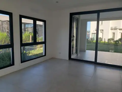 Casa en Alquiler de 3 dormitorios