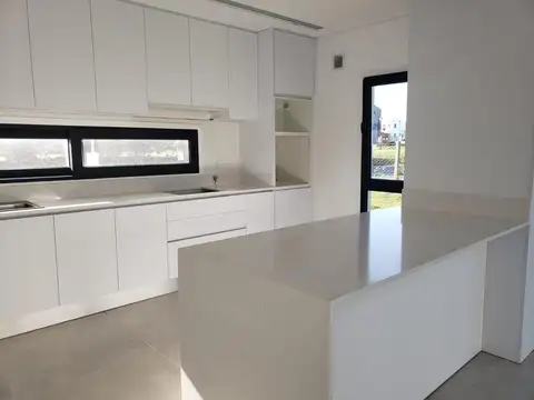 Casa en Alquiler 1 año