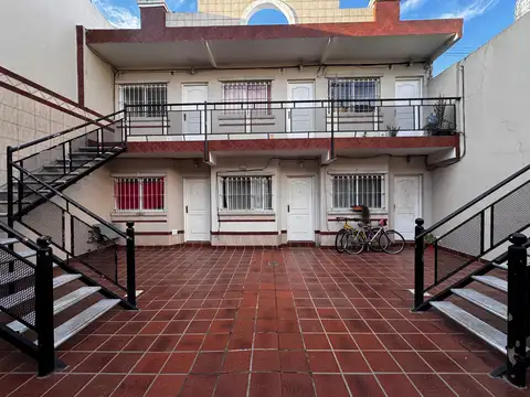 Rivera Indarte 1000, Piso 1