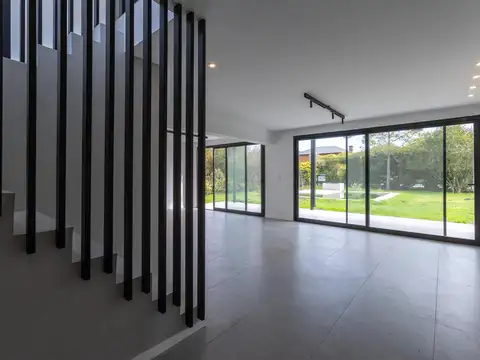 Avenida Fuerza Aérea al 3000