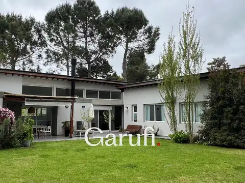 Casa en Venta en Pinamar barrio Alamos 2 con permuta