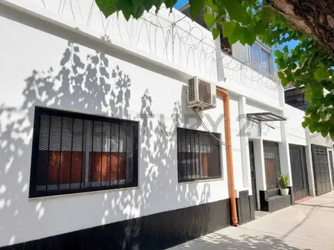 VENTA/PERMUTA PH TIPO CASA 4 AMB C/ COCHERA Y QUINCHO. CASEROS