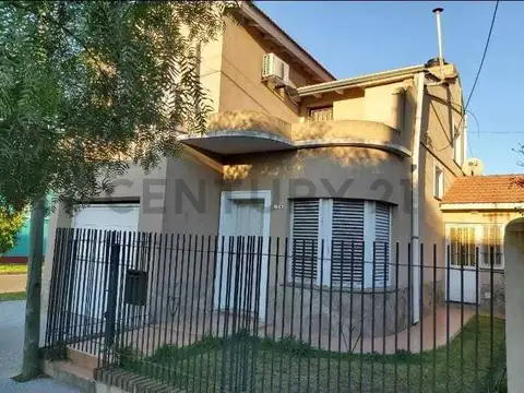 Casa de 3 Dormitorios en Venta en Ringuelet