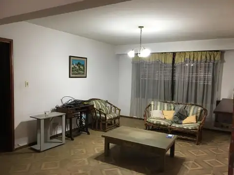 Depto Tipo Casa en Venta 40 años