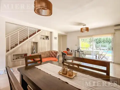 Casa en Venta con 2 cocheras