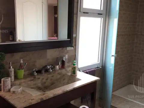 Casa 5 ambientes con 3 baños