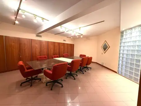 Oficina en Venta con 8 cocheras