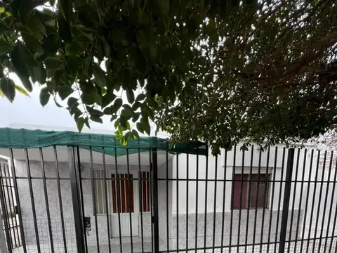 Casa con 2 habitaciones y garage en Zona Sur de Rosario