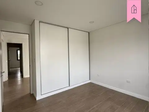 Casa en venta c/ cochera en San Lorenzo Chico