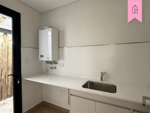 Casa 4 ambientes con 2 baños