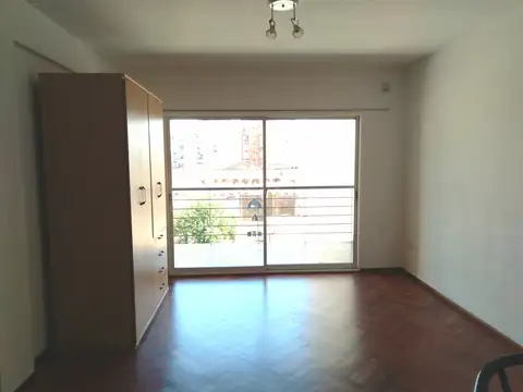 MONOAMBIENTE CONTRAFRENTE CON BALCON , VISTA ABIERTA