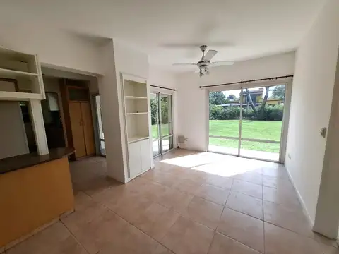 Casa en Alquiler en La Legua, USD 1.400