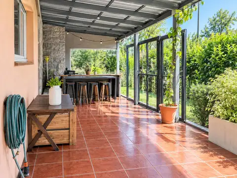Casa 4 ambientes con 2 baños