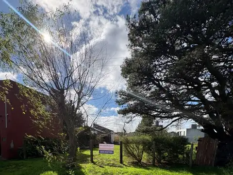 Terreno en venta de 405 m² en zona forestada - Los Acantilados