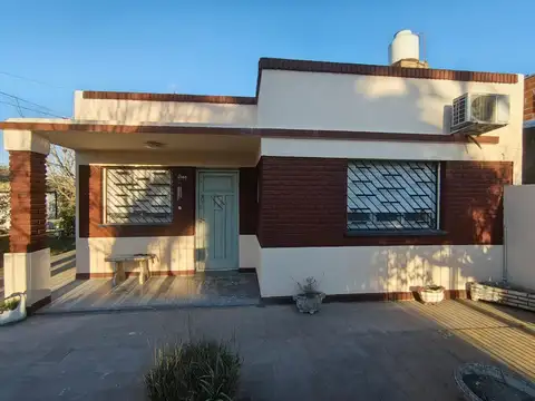 Venta Casa 3 Ambientes con Parque y Cochera en Hudson - Amplio Lote 487 m²