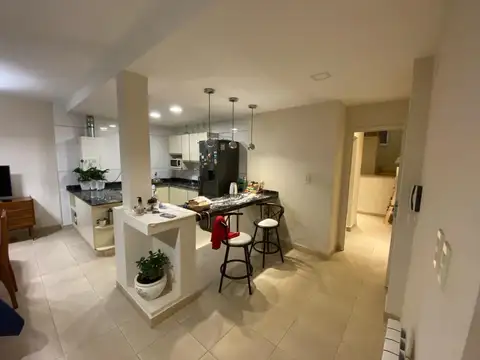 Casa 6 ambientes con 2 baños