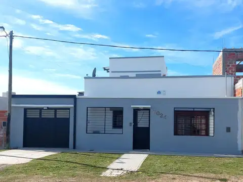 Casa en venta - 4 Dormitorios 2 Baños - La Plata
