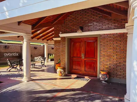 Casa 6 ambientes con 2 baños