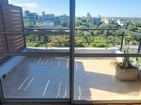 Casa 9 ambientes con 3 baños