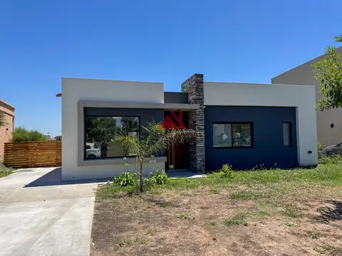 Casa en Venta en Pilar del Este - Santa Lucia, USD 175.000