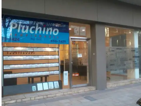 Piso 4 con dependencia de servicio frente a Plaza Mitre
