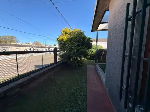 Amplia casa en capitán Bermúdez