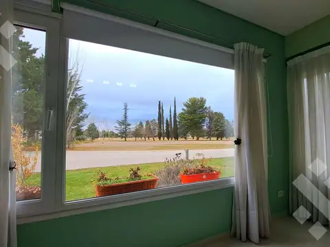 Casa 6 ambientes con 4 baños