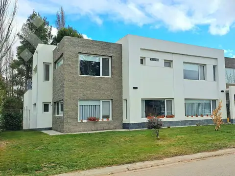 Casa en Venta en Neuquén, USD 420.000