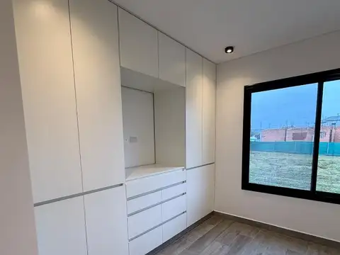 Casa en Venta con 4 cocheras